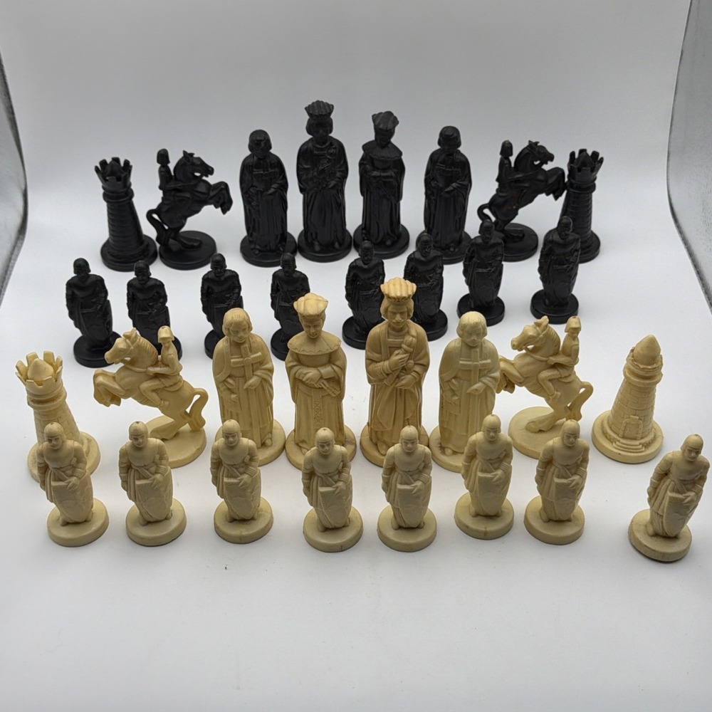 Renaissance Chessmen 1959 Vintage Chess Set Complete  E. S. Lowe Read